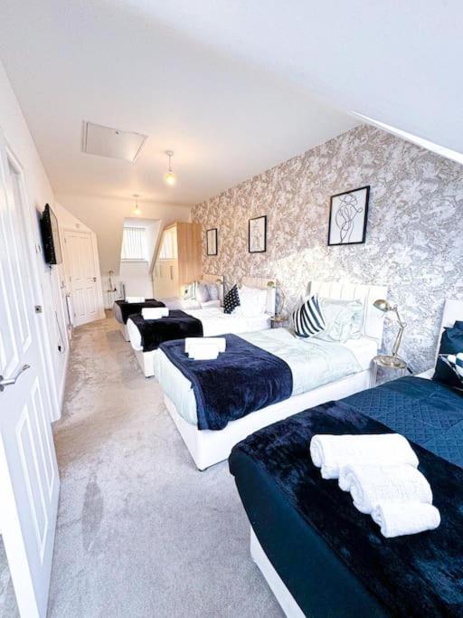 Contractors, Families, Tourists & Groups Welcome Sleeps Upto 9, Garden, Pet Allowed, Parking Included! برمنغهام المظهر الخارجي الصورة